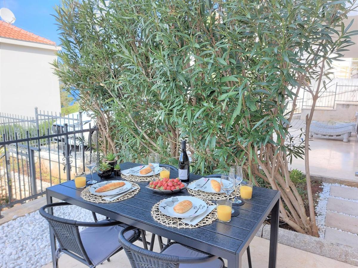Apartment Livia Slatine Bagian luar foto