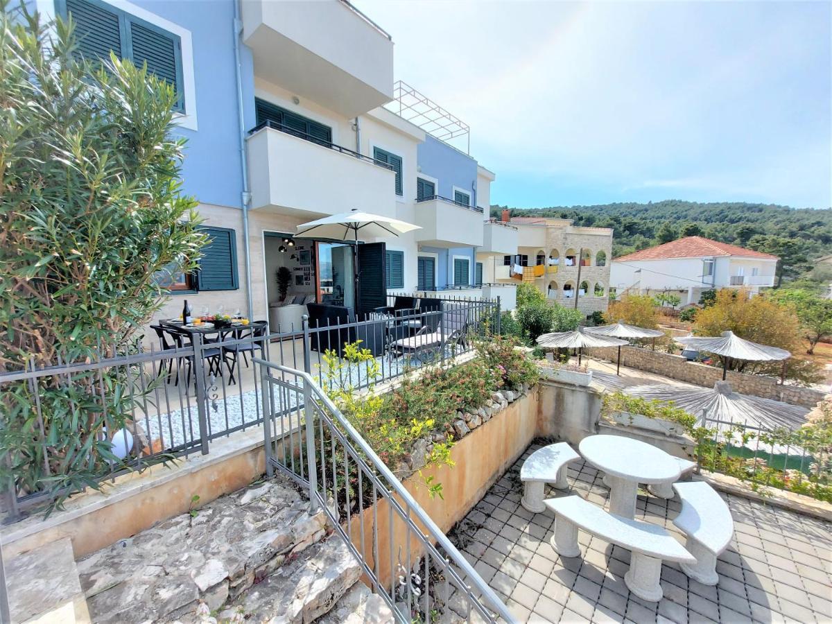 Apartment Livia Slatine Bagian luar foto