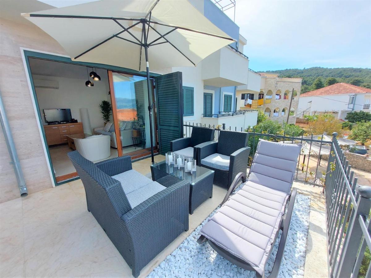 Apartment Livia Slatine Bagian luar foto