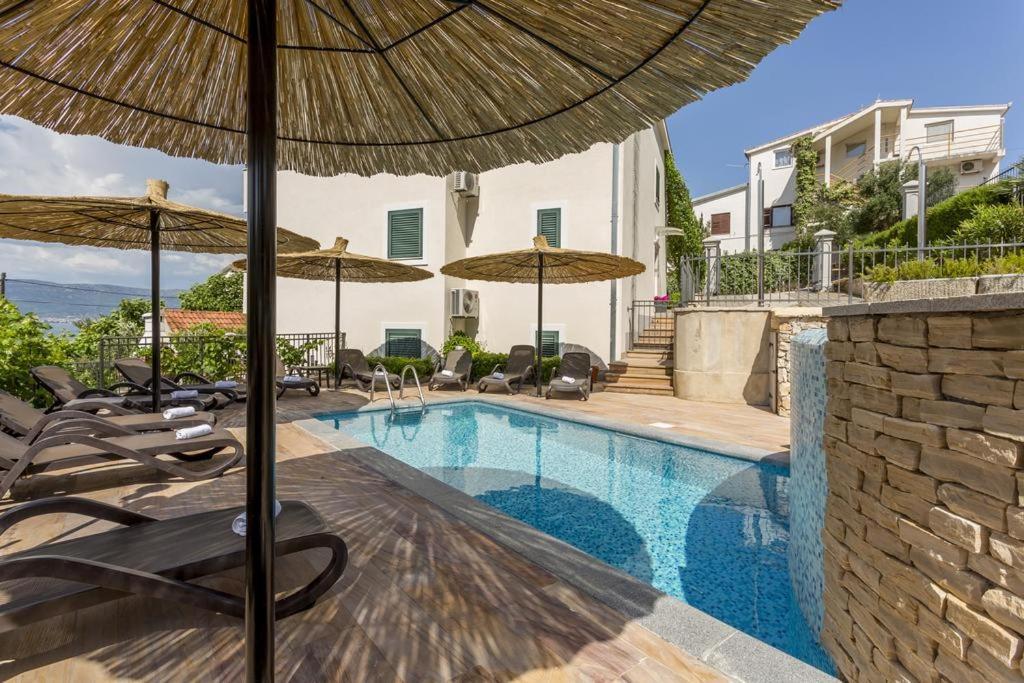 Apartment Livia Slatine Bagian luar foto