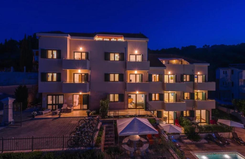Apartment Livia Slatine Bagian luar foto