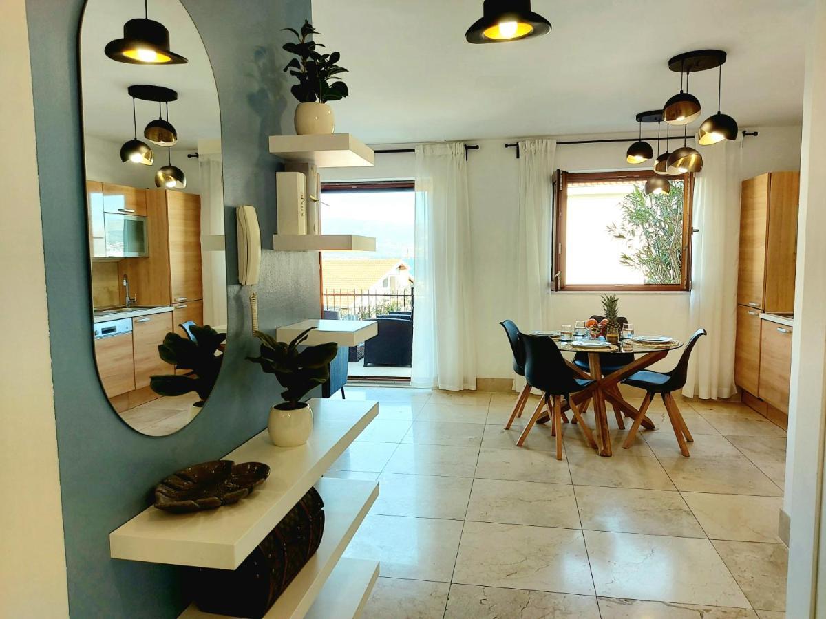 Apartment Livia Slatine Bagian luar foto