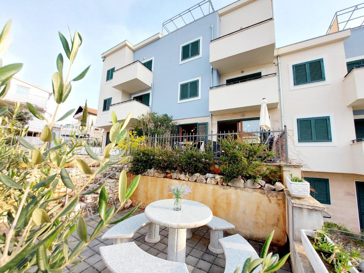 Apartment Livia Slatine Bagian luar foto